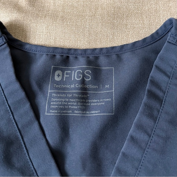 FIGS Womens Grey Scrub Top - Picture 3 of 4